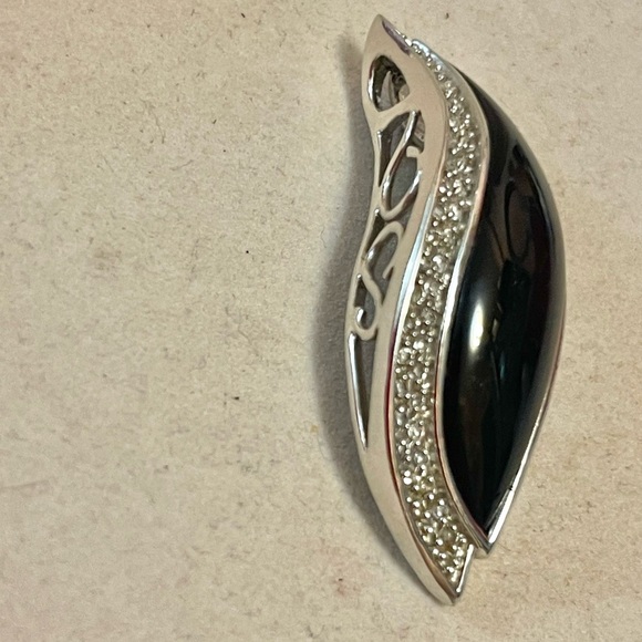 Silver Plate Pendant With Black Onyx Gemstone - Picture 2 of 9